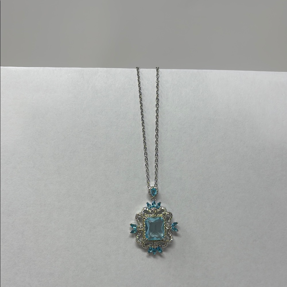Elegant Blue and Silver Pendant Necklace